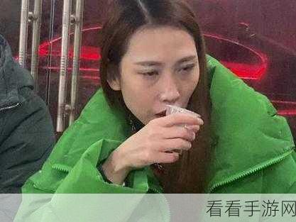 女子绝活吸烟开啤酒：女子绝活：一手吸烟一手开啤酒，精彩瞬间引围观！