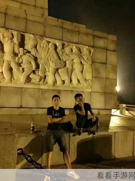 精神小伙返场老阿姨视频:返场老阿姨惊艳全场,精神小伙再现青春活力