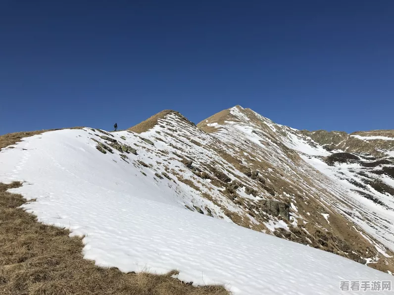 高山冒险滑雪安卓版下载-开放世界滑雪冒险类型游戏