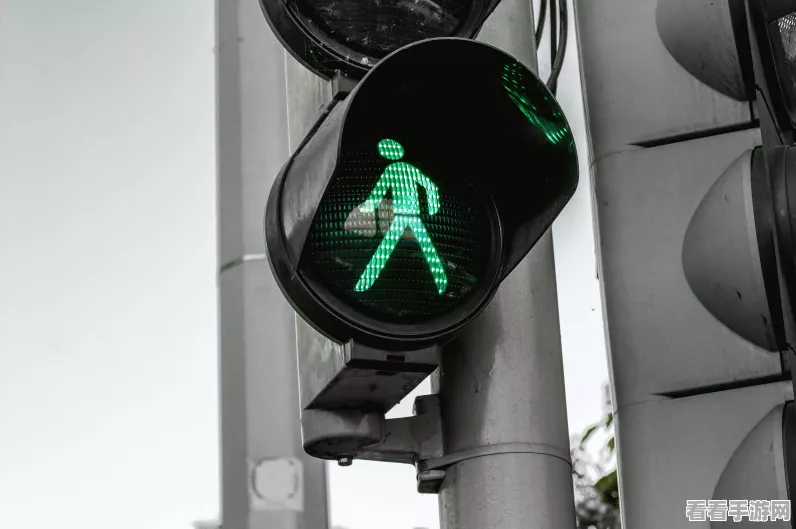 机动都市阿尔法厄运光束全面解析，科技搭配与实战表现揭秘